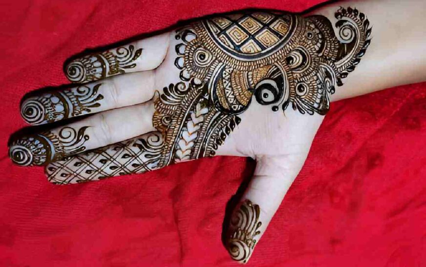 Instagram:oal2uwevo58= Royal Front Hand Mehndi Design